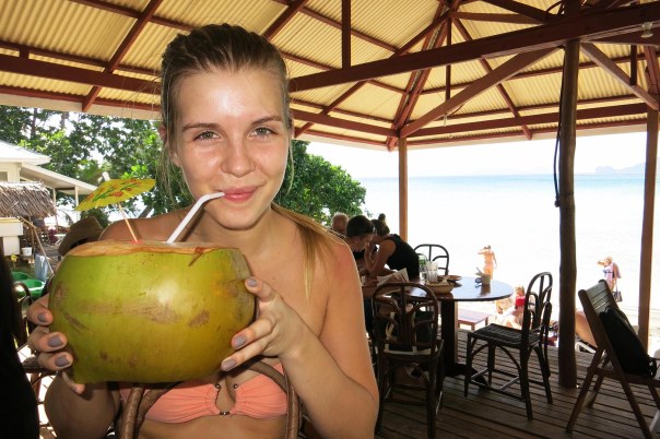 Pernilla fick en kokosnötdrink också! Mysigt!