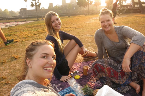 Picknick i soluppgången, med världens bästa systrar <3